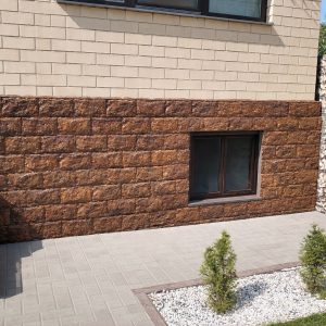 Декоративный бетонный камень Дербентский коричневый отделка цоколя