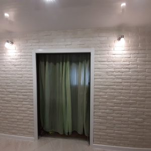 Декоративный кирпич Старая Прага белый в интерьере